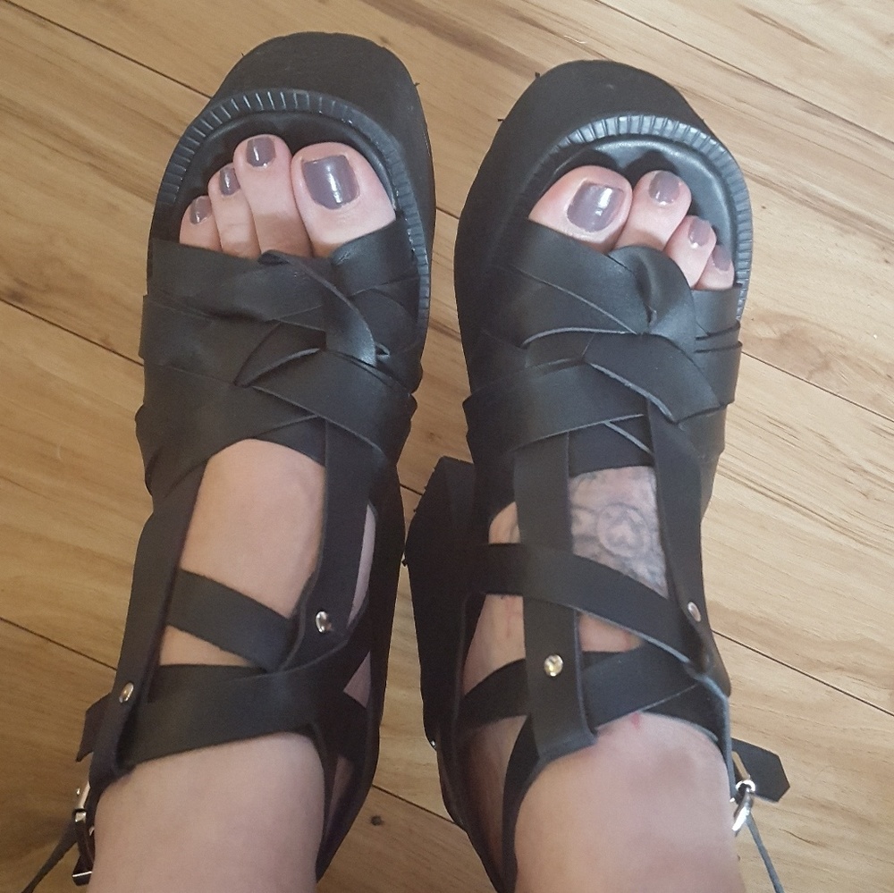 UNIF Julian sandals